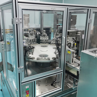 Giá tốt. Máy lắp ráp mũ khô được điều khiển bởi PLC với tỷ lệ đủ điều kiện 99% và lấp đầy silic gel tự động trực tuyến