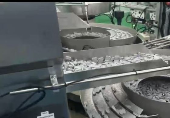 Máy lắp ráp Euro Cap hoàn toàn tự động cho túi truyền IV và chai