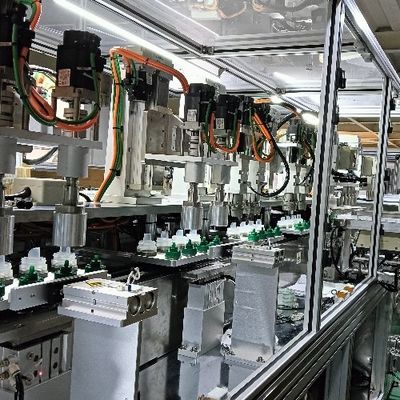 Giá tốt. Máy lắp ráp mũ giặt cho lắp ráp đồng thời của hai kích thước sản phẩm trực tuyến