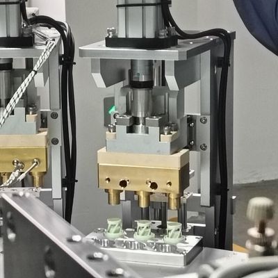Giá tốt. Tốc độ chạy ổn định Và độ chính xác lắp ráp cao Drycant Cap Silica Gel Filling Sealing Cap Assembly Machine With Servo Motor And Indexing Drive trực tuyến