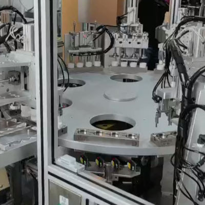 Máy lắp ráp đồ dùng thiết yếu hàng ngày linh hoạt cho việc lắp ráp sản phẩm nắp hút ẩm