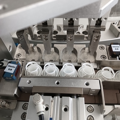 Máy lắp ráp, niêm phong và chiết nắp hút ẩm silica gel tự động với thùng cung cấp chất hút ẩm có thể bảo vệ chất hút ẩm khỏi độ ẩm và ô nhiễm