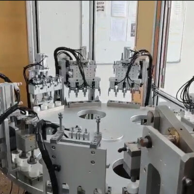Giá tốt. Máy lắp ráp mũ khô hoàn toàn tự động với 100% kiểm tra trình độ bảo hành 1 năm và hệ thống báo động lỗi trực tuyến
